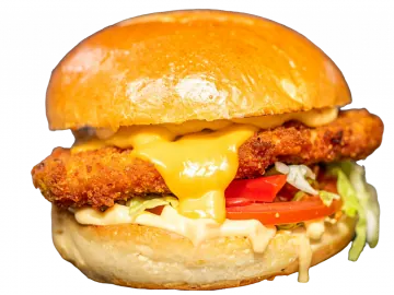 Chicken Burger mit knusprigem Hähnchenfilet, Salat und Tomate